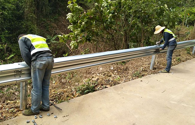 福州高速公路护栏的定期维护与保养