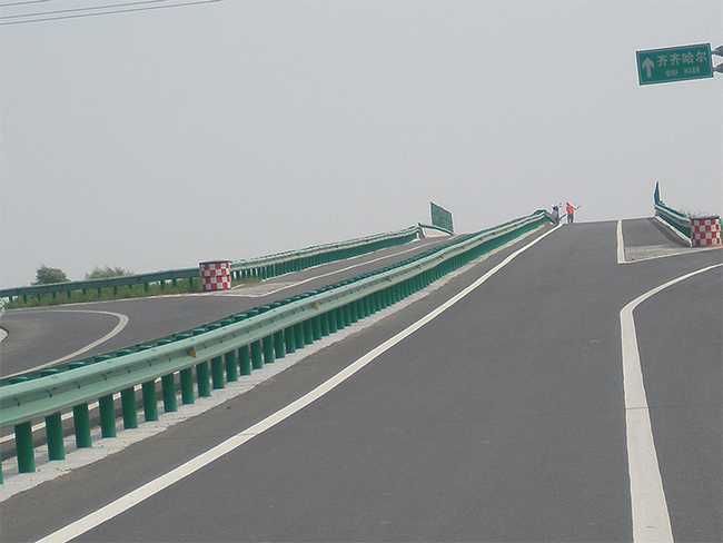 福州高速公路护栏的材质与规格