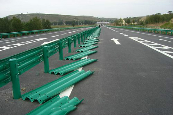 福州波形护栏的维护与管理确保道路安全的关键步骤